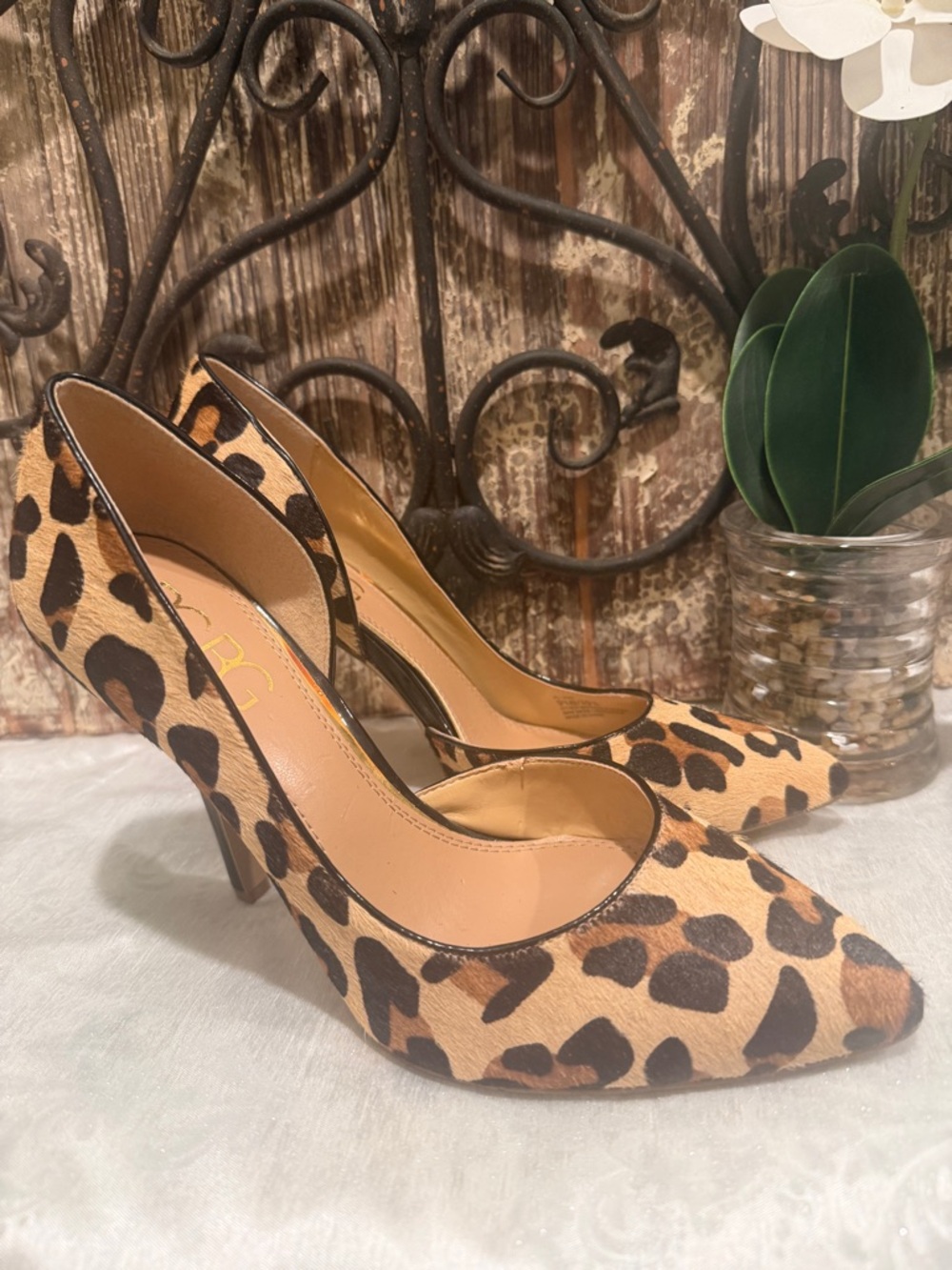 BCBG leopard pumps shoes heels size 9.5 - Picture 4 of 10